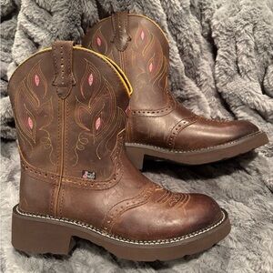 Justin Boots Brown and Pink Ankle Boots